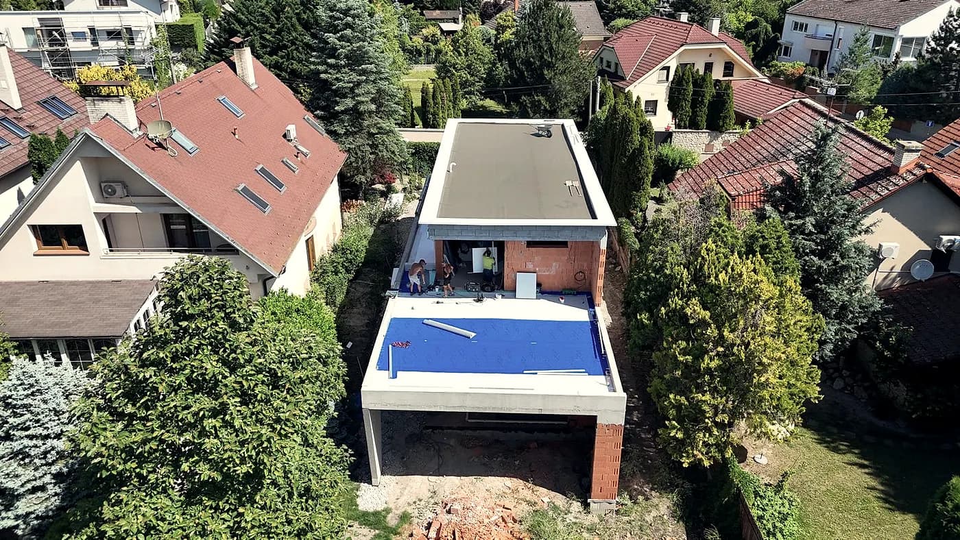 Prístavba s plochou strechou