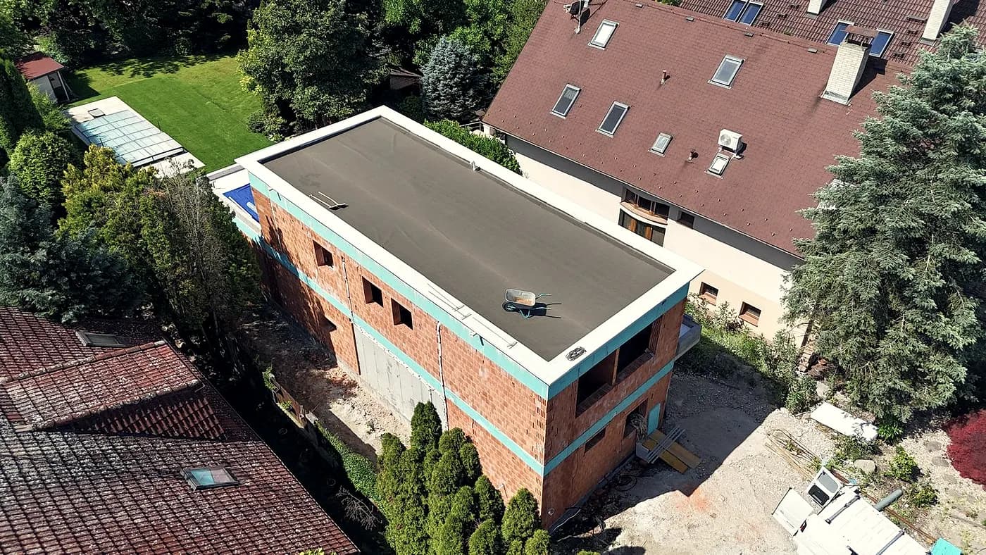Poschodová hrubá stavba