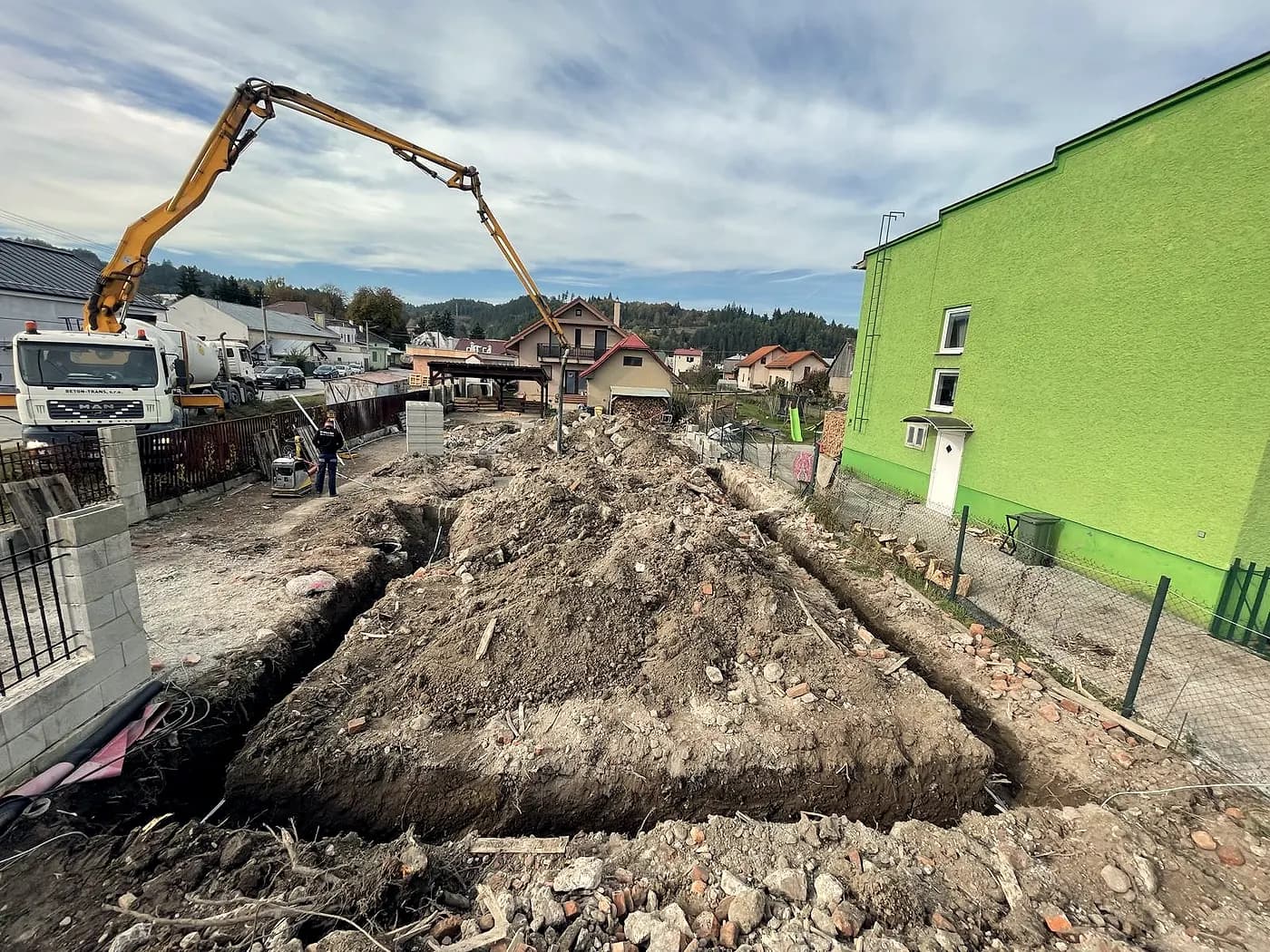 Výkop a betonáž základov