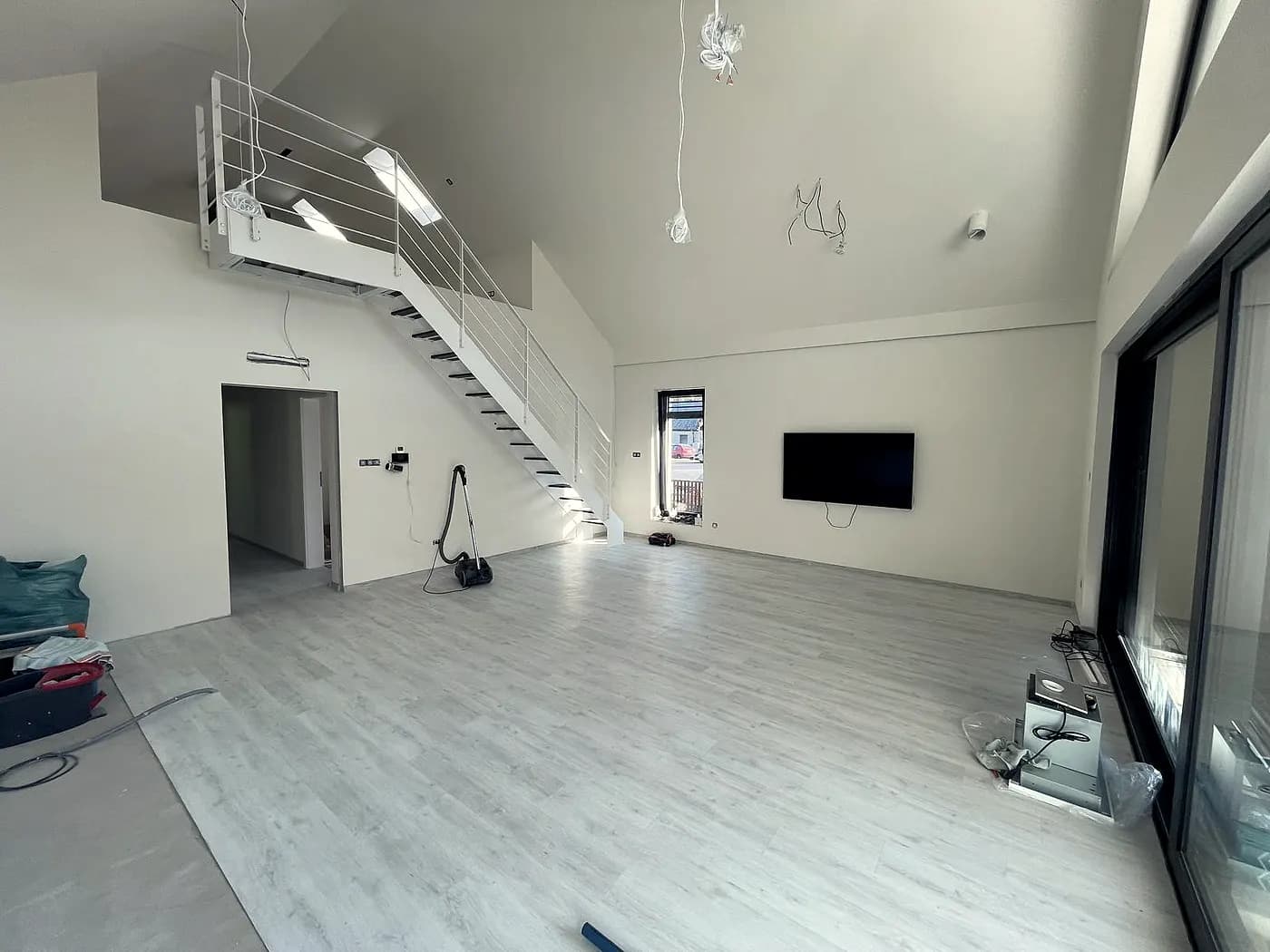 Obývacia časť so schodiskom