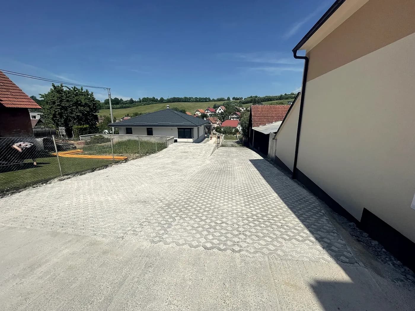 Prístupová cesta a vjazdy k domom