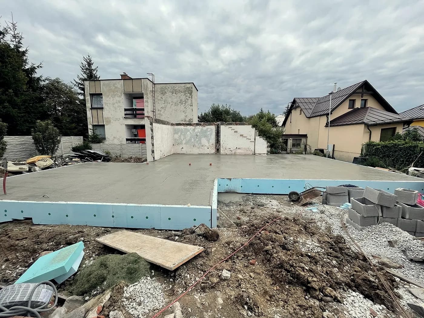 Obvod základovej dosky