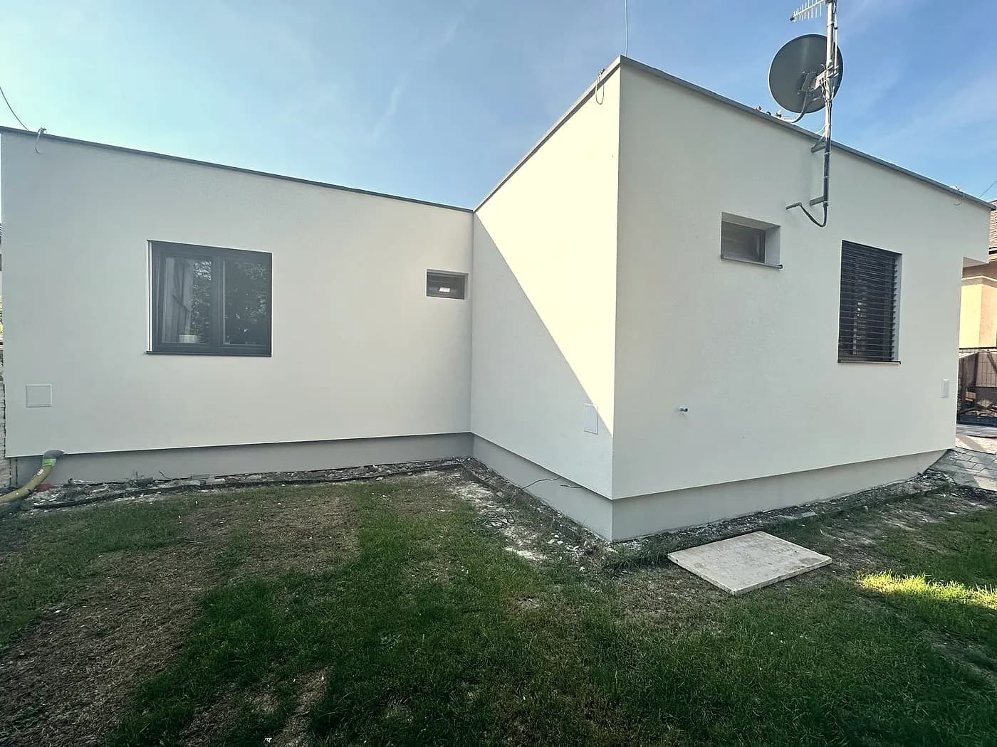 Rodinný dom Závodie — Dokončený dom zo záhrady
